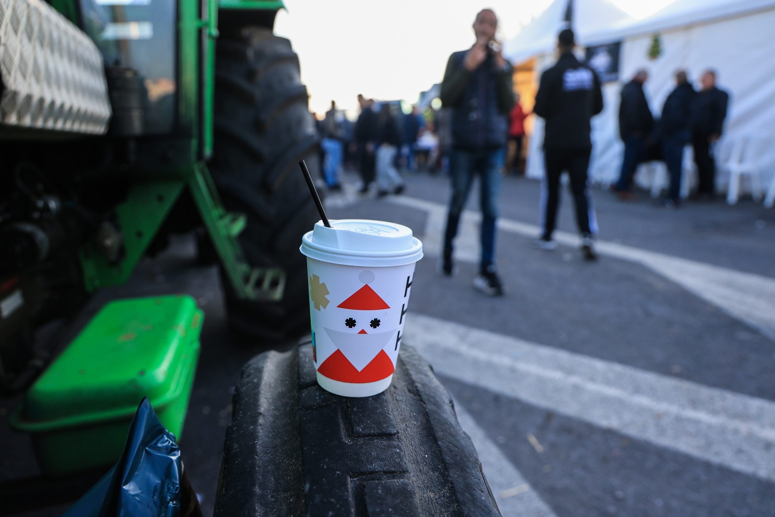 Χριστούγεννα στους δρόμους προαναγγέλλουν οι αγρότες – Ποια τα αιτήματα και τι απαντά η κυβέρνηση
