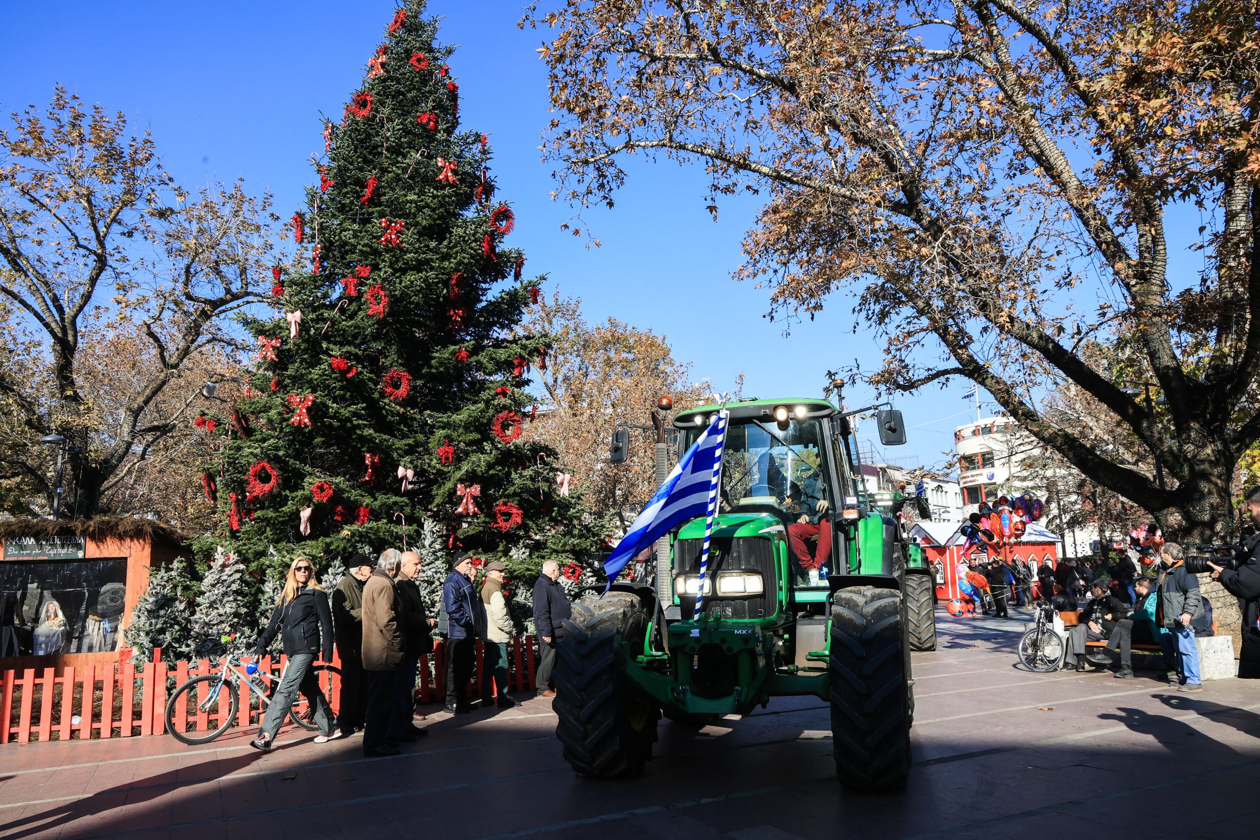 Χριστούγεννα στα μπλόκα σχεδιάζουν οι αγρότες – Νέο κάλεσμα σε διάλογο από τον Τσιάρα