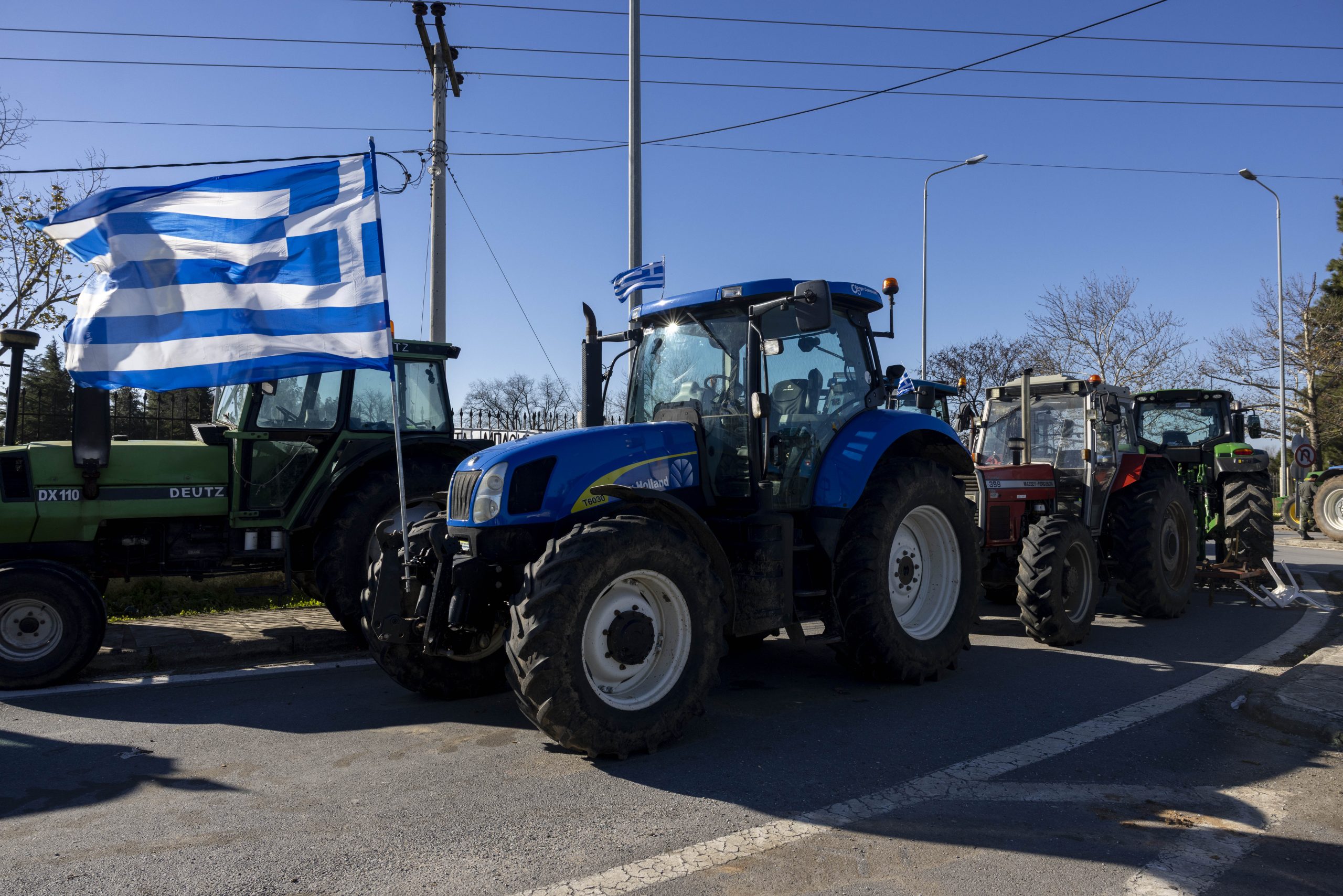 Αγρότες: Αποφασισμένοι για Πρωτοχρονιά στα μπλόκα – Νέοι αποκλεισμοί σε διόδια και παρακαμπτήριους
