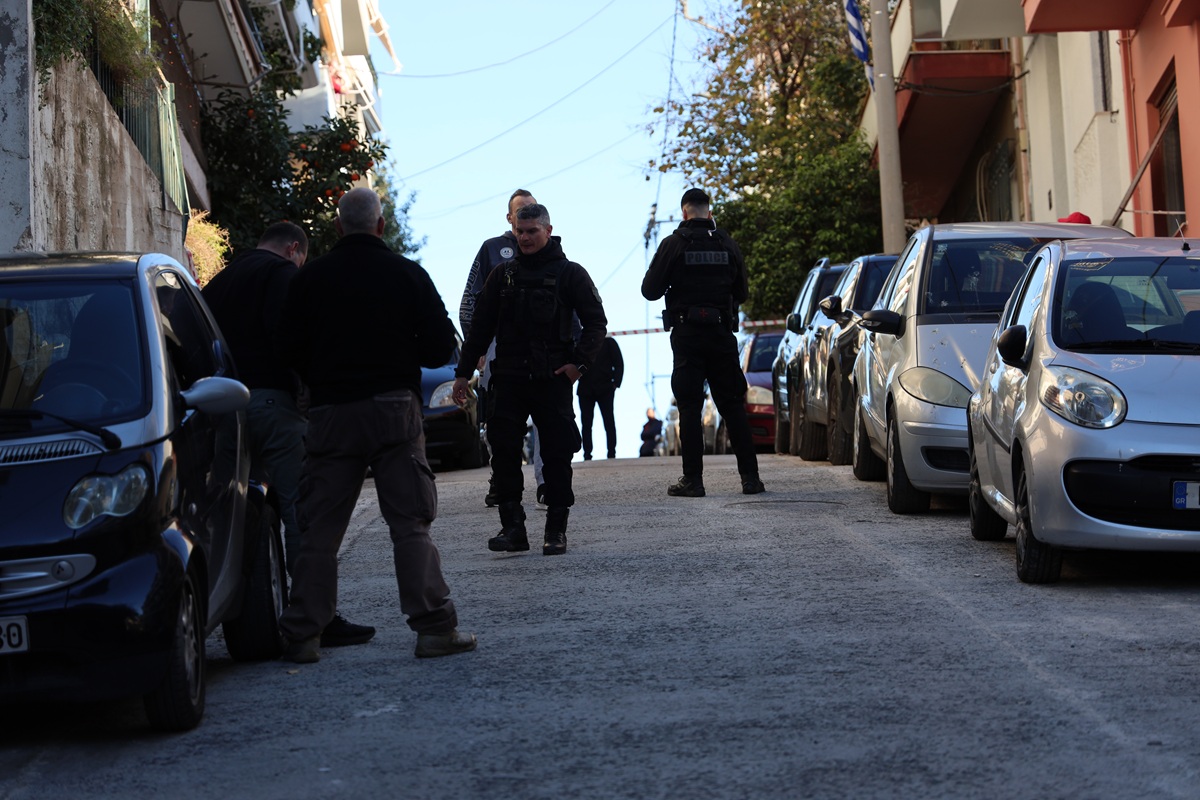 Απόπειρα γυναικοκτονίας στου Γκύζη: Κρίσιμες ώρες για την 60χρονη – Αυτοκτόνησε ο δράστης