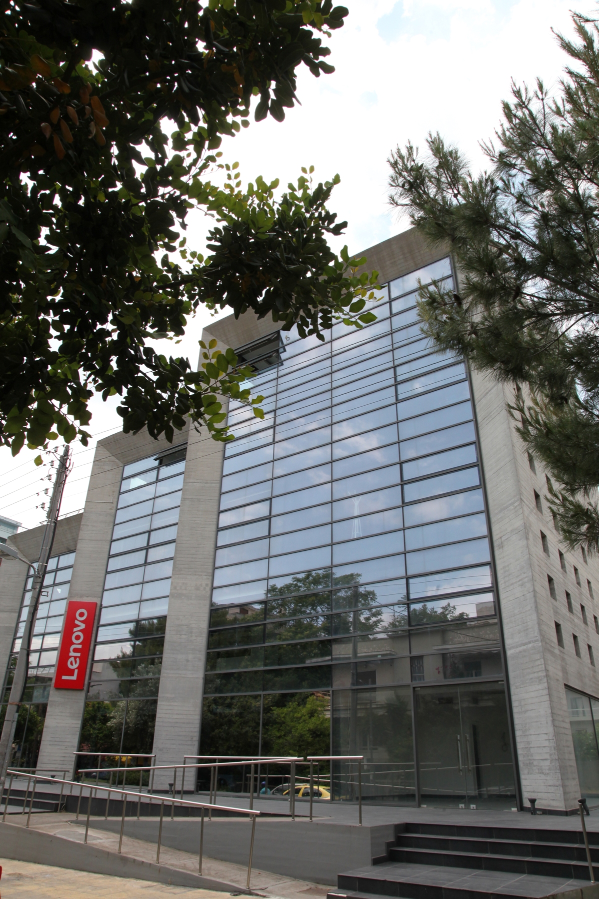 H Lenovo No1 για άλλη μία φορά