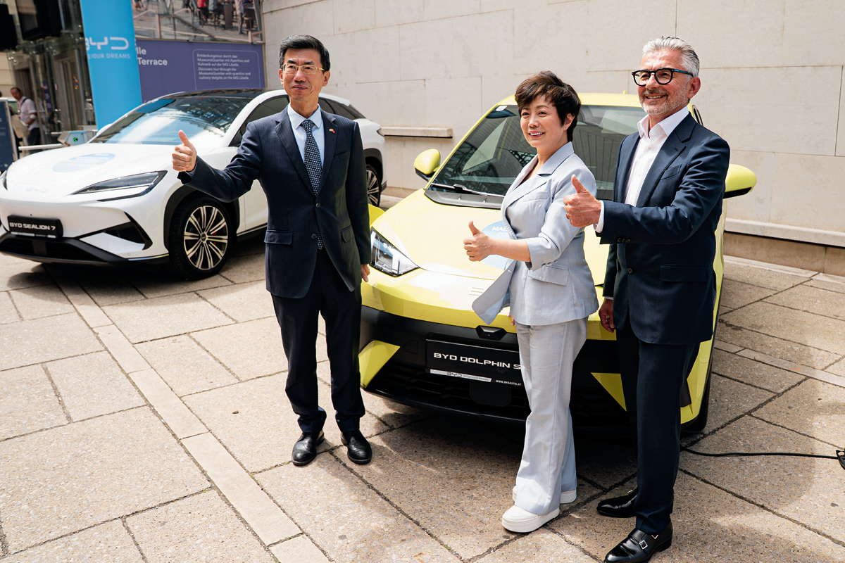 Η BYD κέρδισε την Tesla – Πλέον βρίσκεται στη θέση του οδηγού