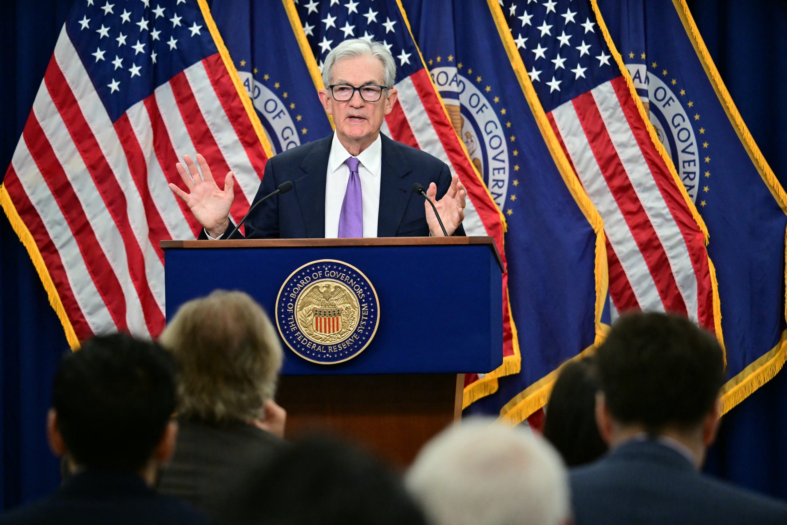 FED: Διχασμένη…αλλά εγκρίνει την τρίτη μείωση επιτοκίων φέτος, προβλέπει πιο αργό ρυθμό στη συνέχεια