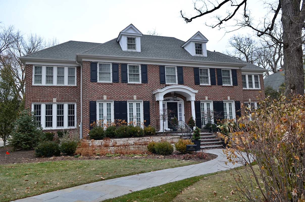 Home Alone: Το θρυλικό σπίτι των ΜακΚάλιστερ αποκτά ξανά την χριστουγεννιάτικη μαγεία του