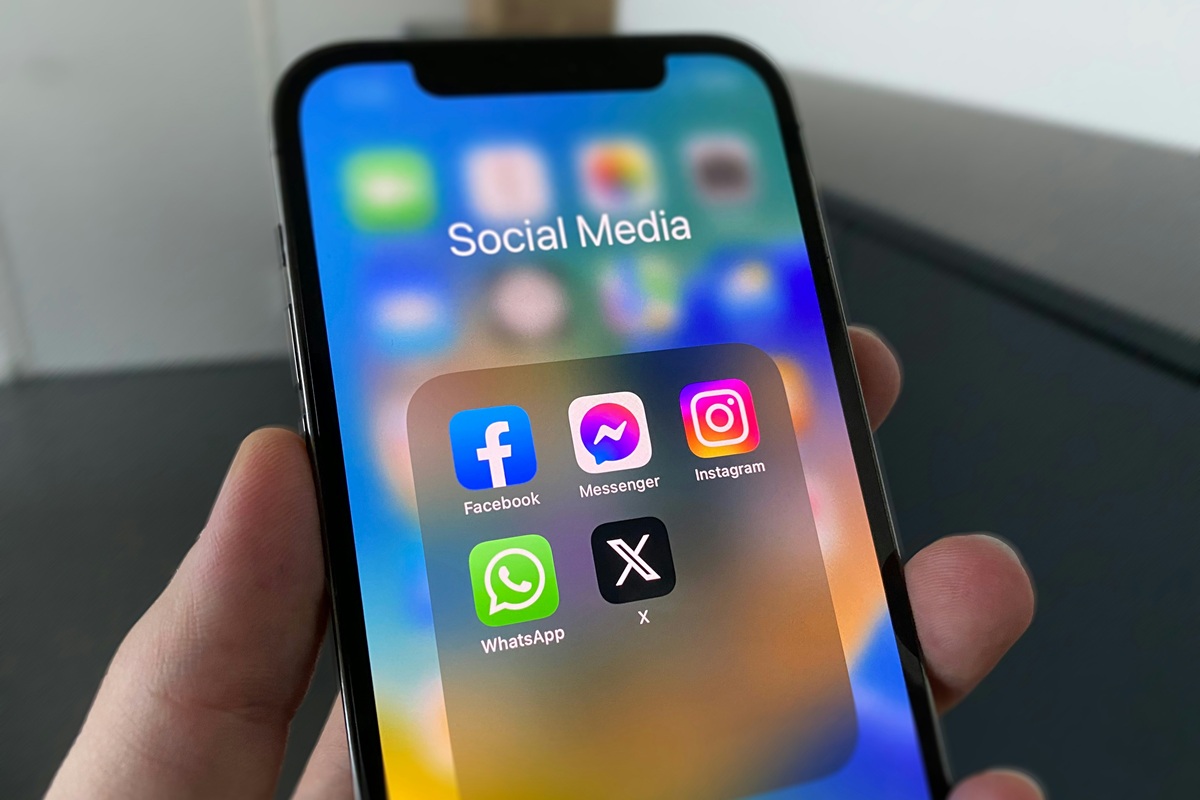 Στροφή στα social media για τους «κολοσσούς» των ΜΜΕ