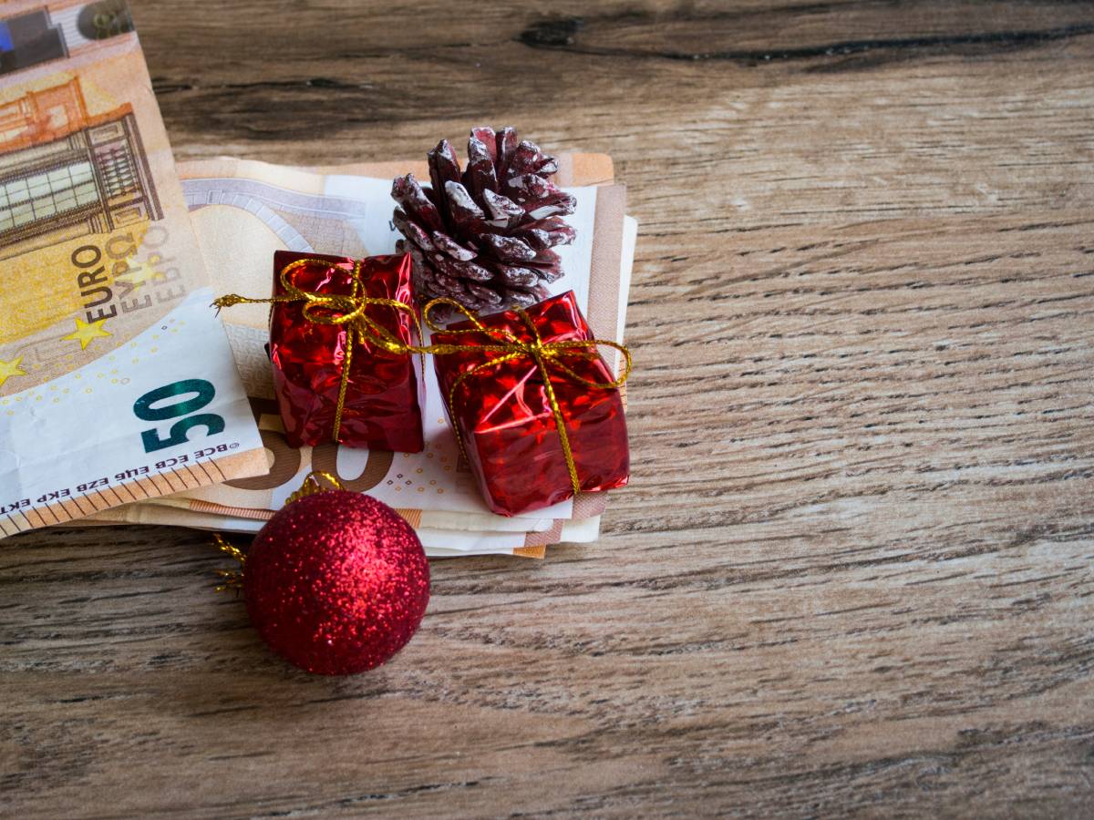 Δώρο Χριστουγέννων: Πότε πληρώνεται φέτος – Τι αλλάζει λόγω ημερομηνιών