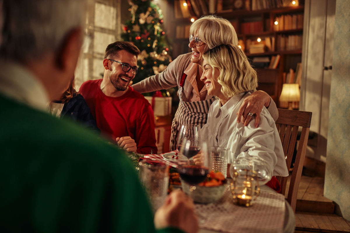 Χριστούγεννα με την οικογένεια: 7 στρατηγικές για να τα απολαύσετε και όχι απλά να επιβιώσετε