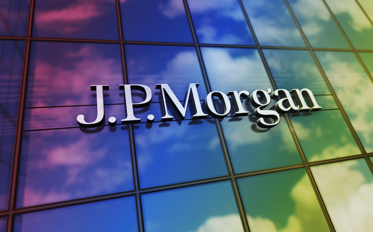 Η JP Morgan «βλέπει» διψήφια άνοδο για τις ελληνικές τράπεζες το 2026