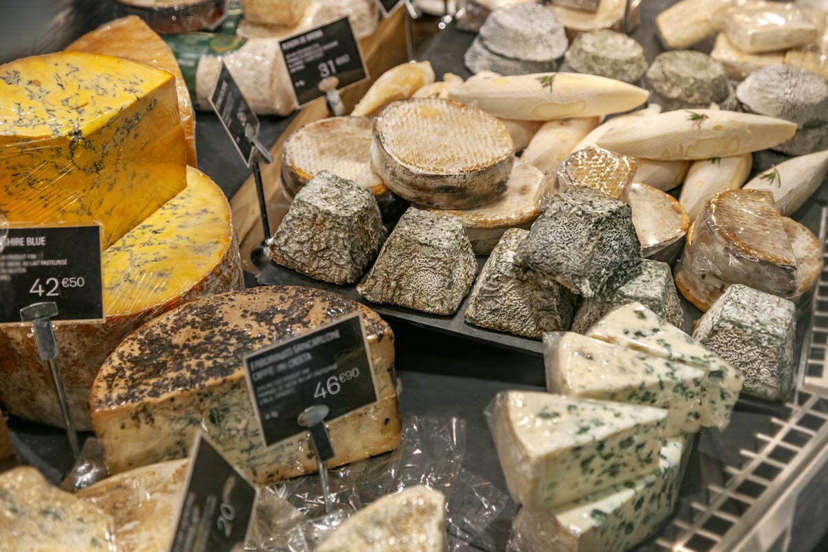 Κίνα: «Χτυπά» την ΕΕ με δασμούς έως 42,7% στα γαλακτοκομικά προϊόντα