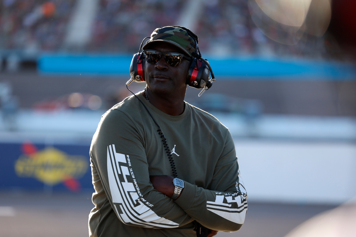 Γιατί ο Μάικλ Τζόρνταν μηνύει τη Nascar – Η δίκη που μπορεί να αλλάξει για πάντα τον αμερικανικό μηχανοκίνητο αθλητισμό