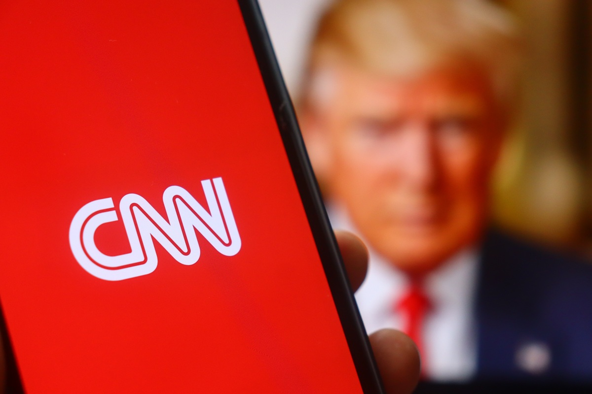 Τραμπ: «Το CNN πρέπει να αλλάξει ιδιοκτήτη» – Παρέμβαση στη μάχη για τη Warner Bros.
