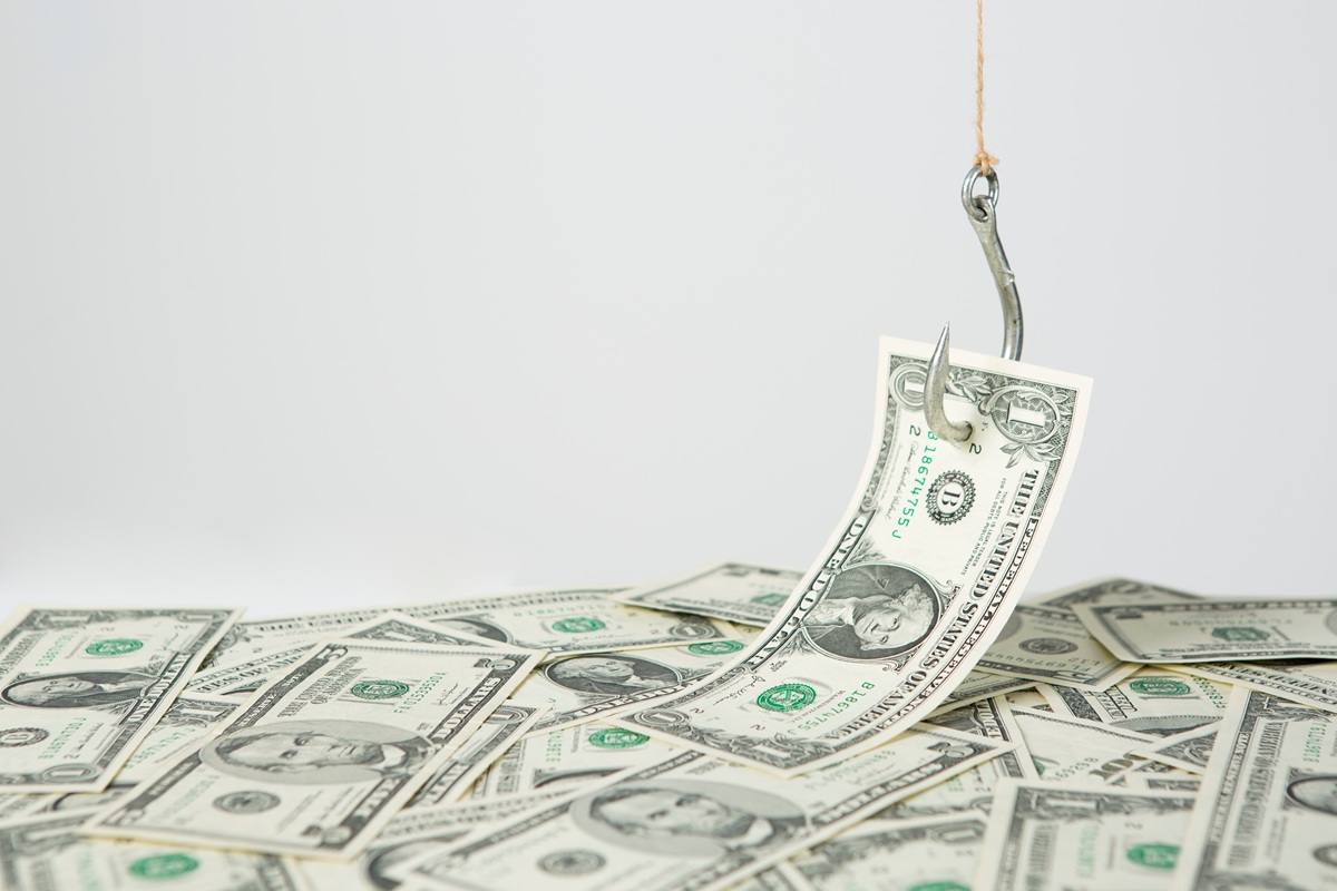 Γιατί τα χρήματά σου χάνουν αξία όταν «κάθονται» – Και πώς να τα προστατεύσεις