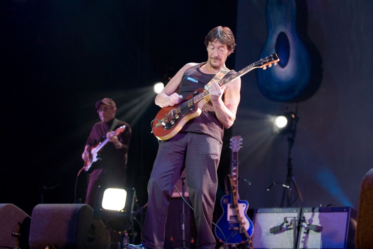 Κρις Ρία: Ο αρχιτέκτονας της μπλουζ μελαγχολίας που μετέτρεψε τη διαδρομή σε τέχνη