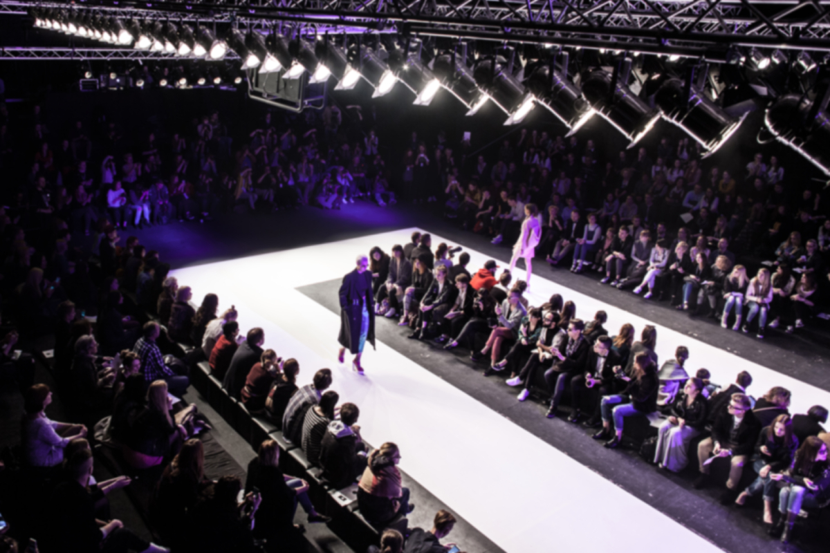 Η New York Fashion Week καταργεί οριστικά τις γούνες από το 2026 — με μία και μόνο «κοινωνική» εξαίρεση
