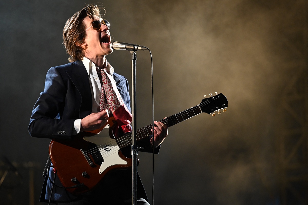 Arctic Monkeys: Κυκλοφορούν νέο τραγούδι την Πέμπτη – Επιστροφή για «ιερό σκοπό»