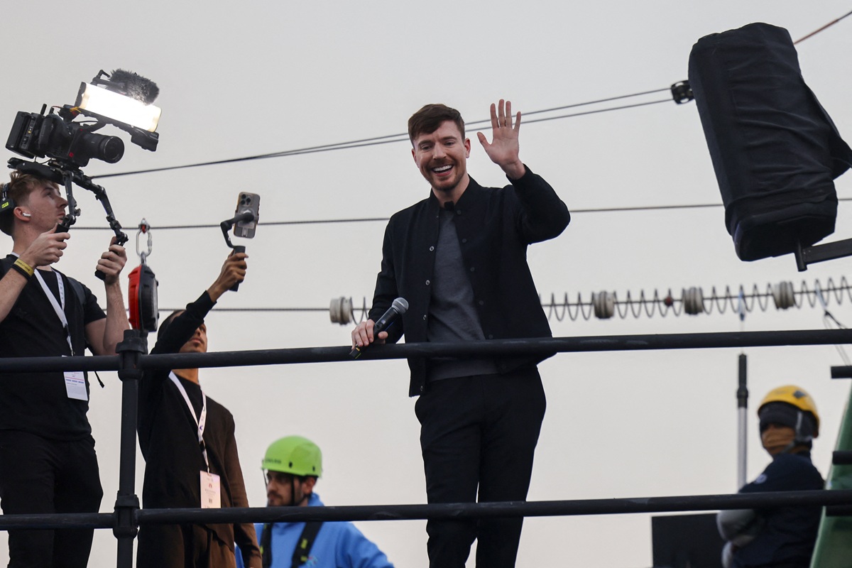 MrBeast: Δισεκατομμυριούχος «στα χαρτιά», άφραγκος σε μετρητά – «Δανείζομαι χρήματα, δεν έχω για McDonald’s»