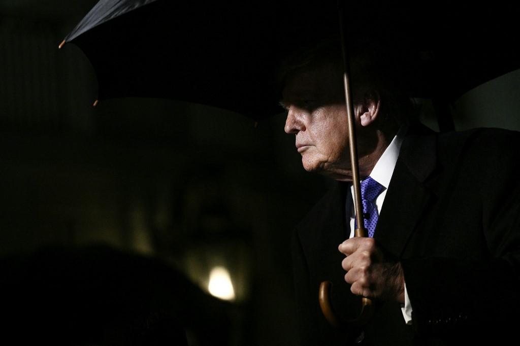 Οι ΗΠΑ σε τροχιά σύγκρουσης με το Ιράν – Ο Τραμπ θέλει «γρήγορο και αποφασιστικό» χτύπημα