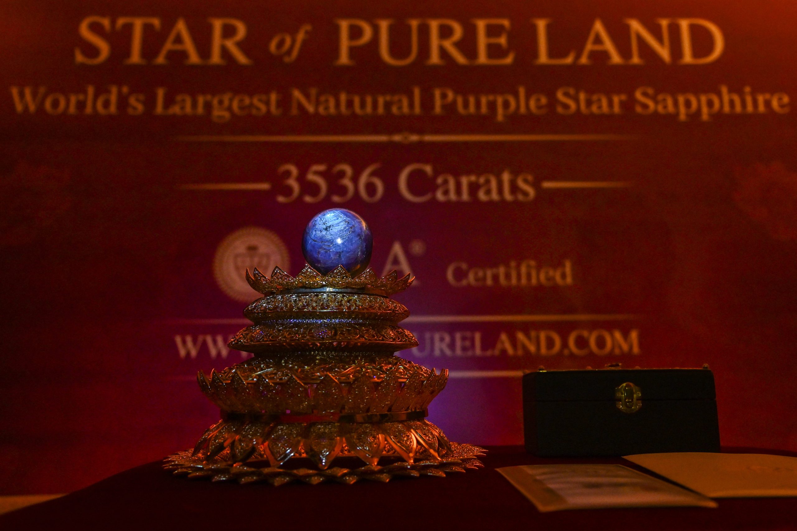 Το μεγαλύτερο ζαφείρι-αστέρι στον κόσμο αξίζει 400 εκατ. δολάρια και εντοπίστηκε στη Σρι Λάνκα