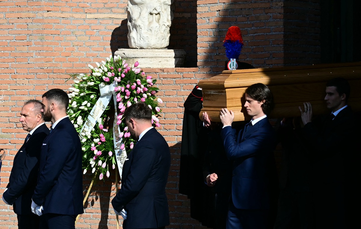 Ρώμη: Το τελευταίο αντίο στον Valentino – Είχε σχεδιάσει ο ίδιος τον τάφο του (video)