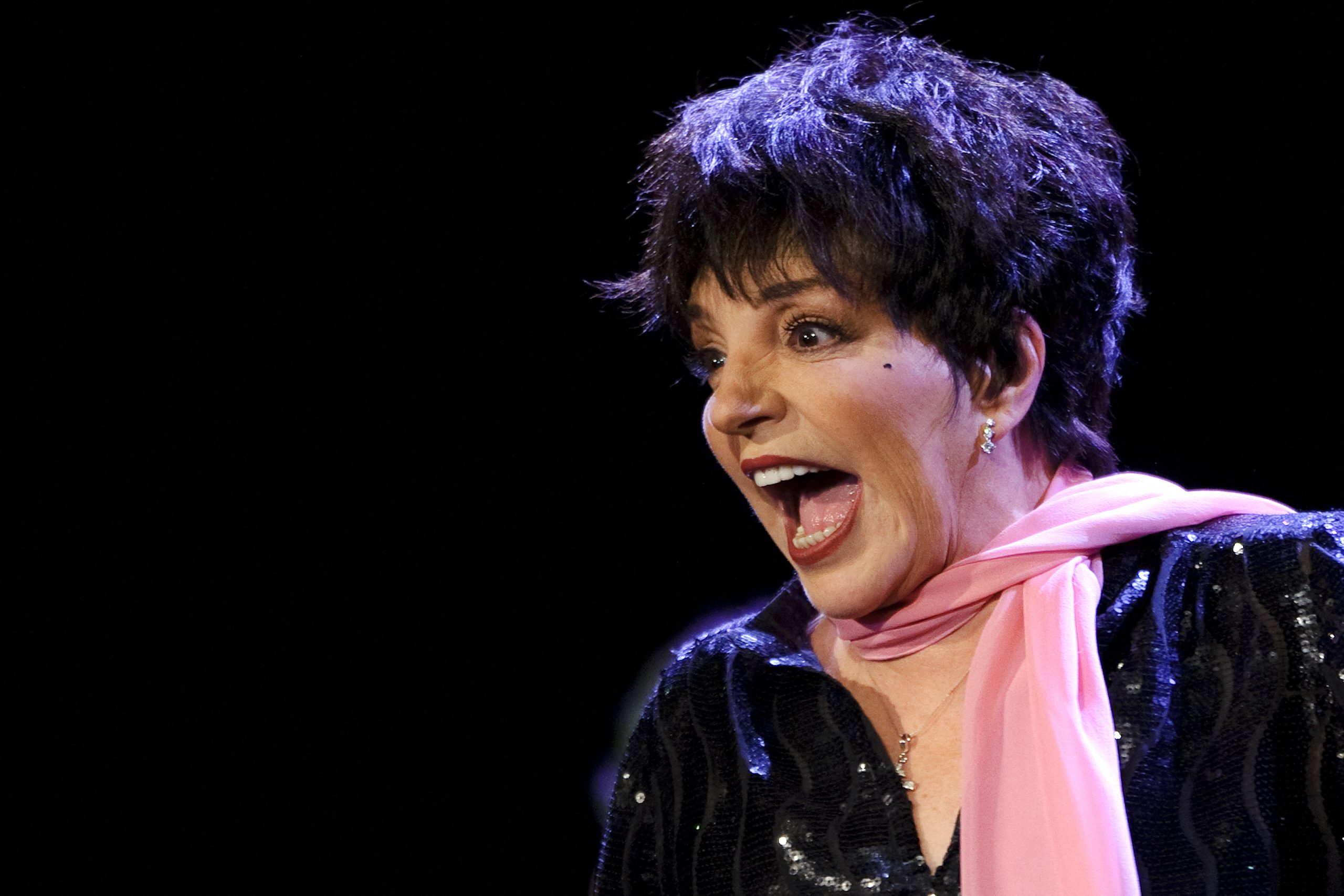 Η Λάιζα Μινέλι επιστρέφει με νέο τραγούδι και μια πινελιά Τεχνητής Νοημοσύνης