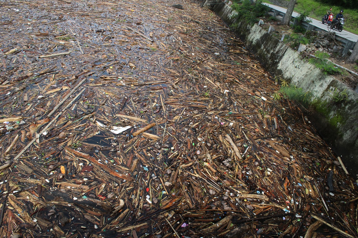 Ινδονησία: Νεκροί και αγνοούμενοι από κατολίσθηση στη Δυτική Ιάβα