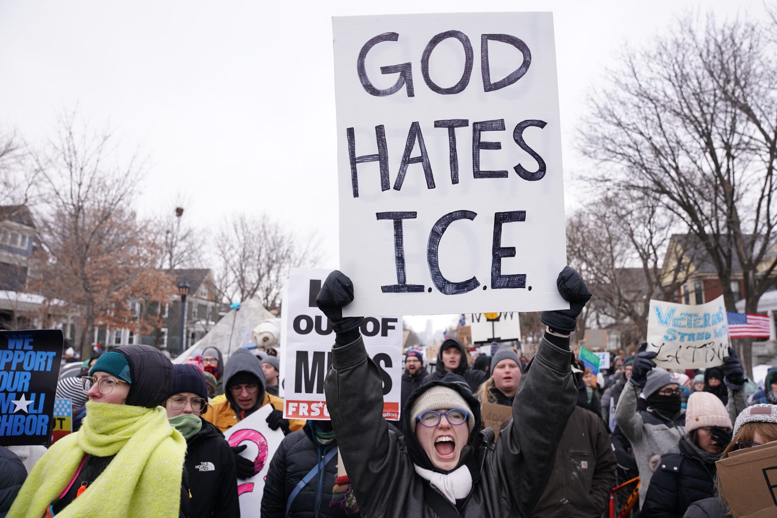 Ξέσπασμα οργής στη Μινεάπολη: Χιλιάδες στους δρόμους κατά της ICE