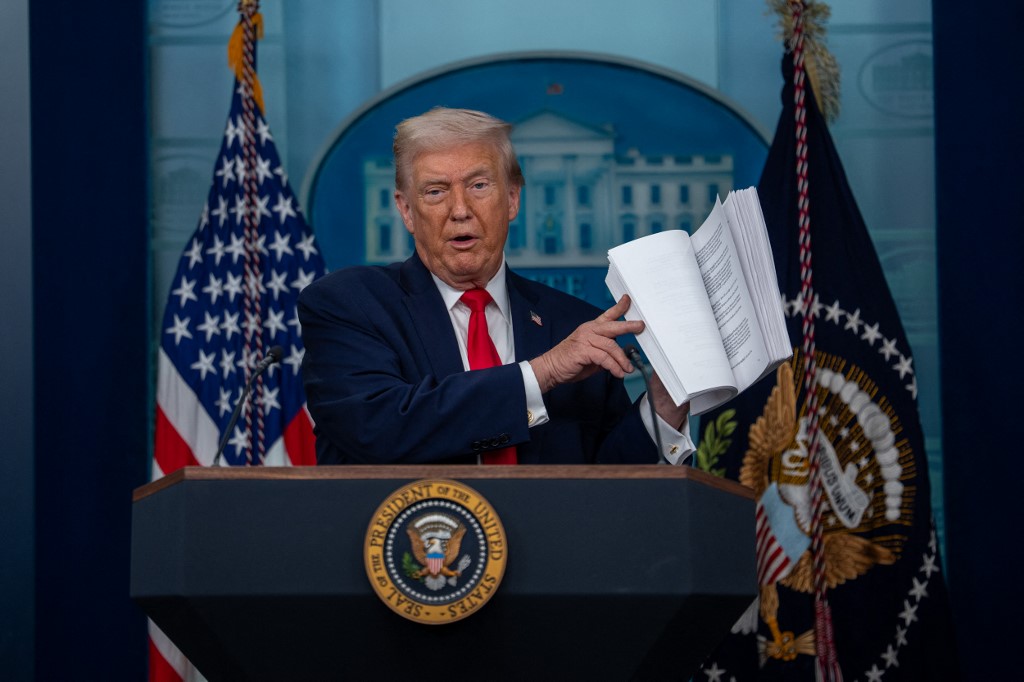 Ο Τραμπ γιόρτασε την επέτειο της ορκωμοσίας του και προκάλεσε αντιδράσεις – Σε ποιους επιτέθηκε (vid)