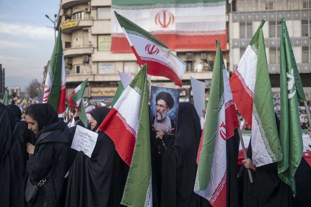 Ιράν: Η κόκκινη γραμμή του Τραμπ και το ρίσκο γενικευμένης σύγκρουσης – Πάνω από 2.500 οι νεκροί