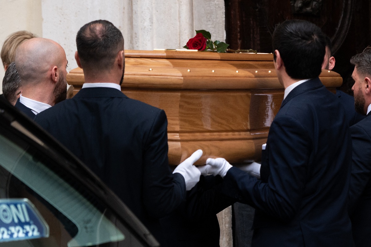 Σε λαϊκό προσκύνημα η σορός του Valentino στη Ρώμη