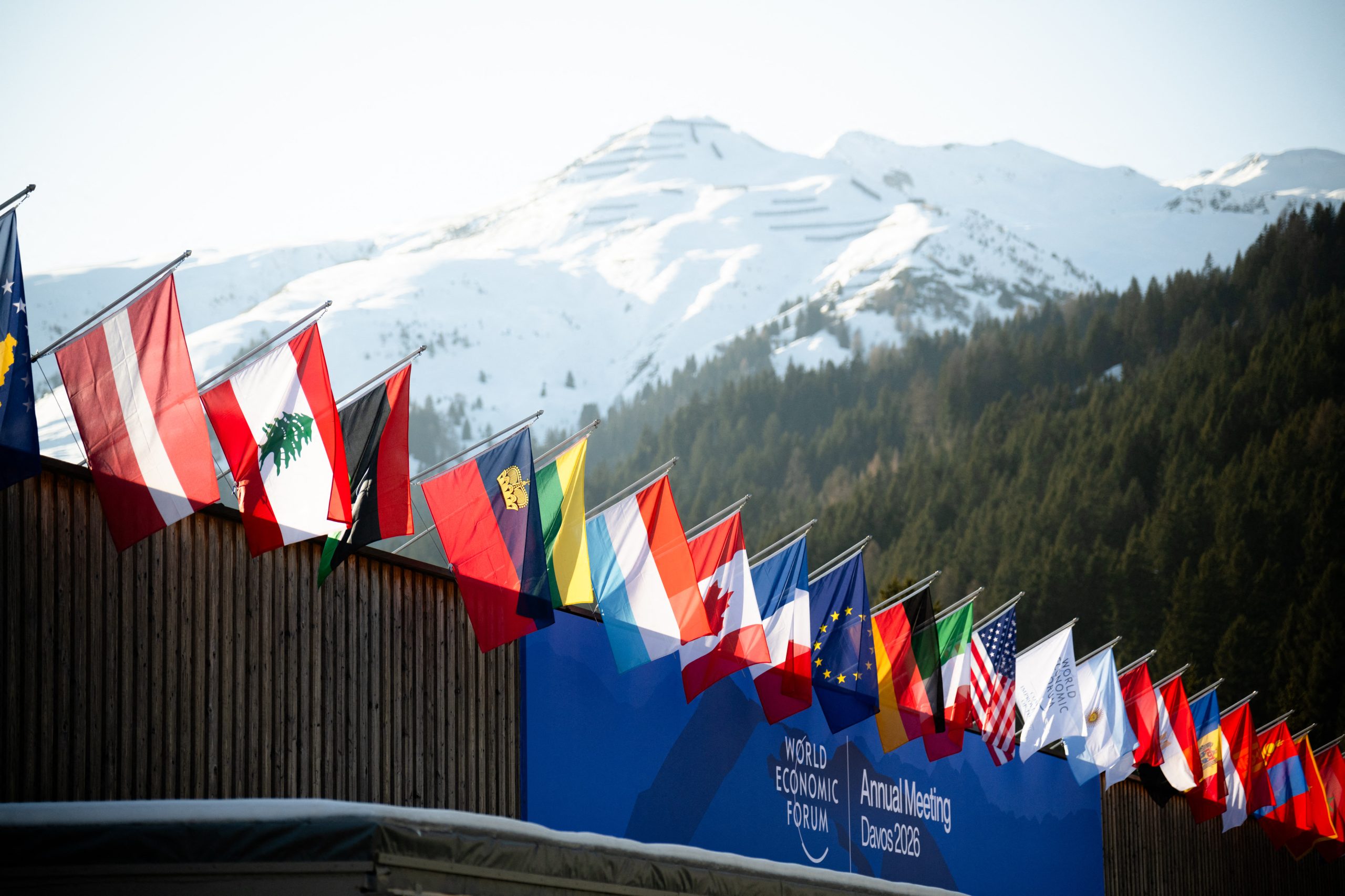 Εκατομμυριούχοι ζητούν από τους ηγέτες στο Νταβός να φορολογήσουν τους υπερπλούσιους