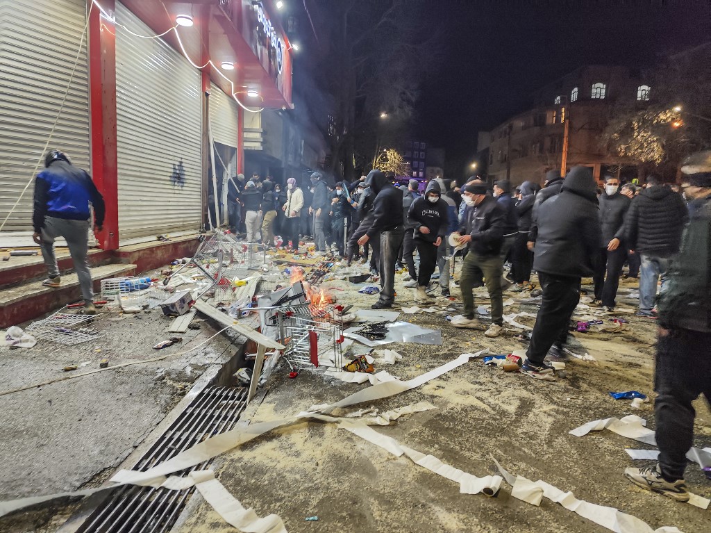 Κλιμάκωση στο Ιράν: Δεκάδες νεκροί και απειλές Τραμπ για «σκληρό χτύπημα»