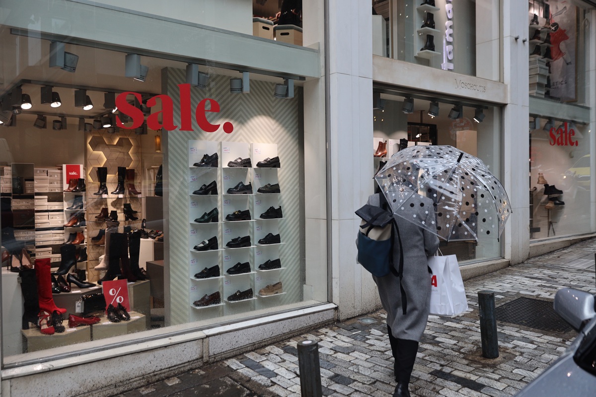 Χειμερινές εκπτώσεις 2026: Πότε κάνουν πρεμιέρα – Οι Κυριακές με ανοιχτά καταστήματα