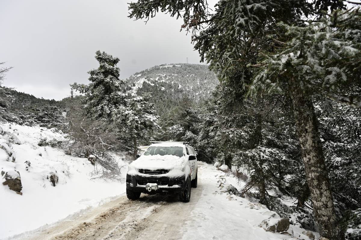 Καιρός: Βροχές, καταιγίδες και μεγάλη πτώση της θερμοκρασίας – Πού θα χιονίσει