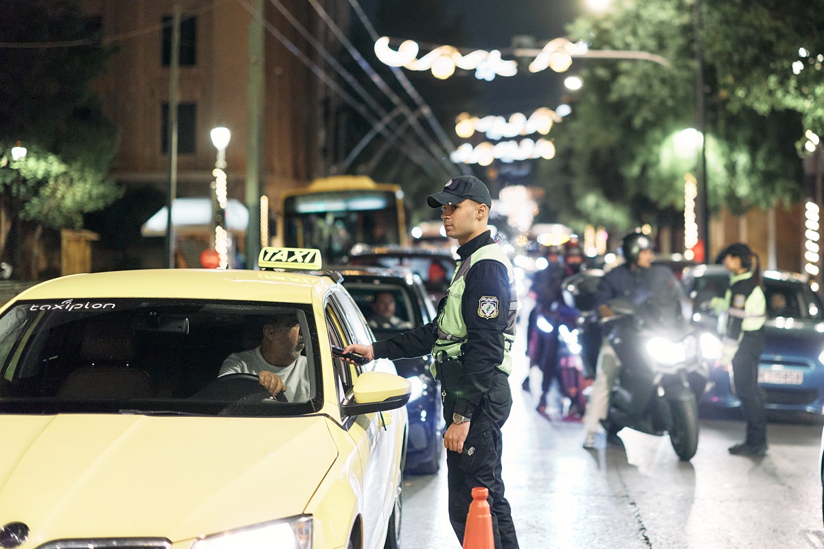 Εορταστική περίοδος με αυστηρούς ελέγχους: Πάνω από 40.000 παραβάσεις του ΚΟΚ