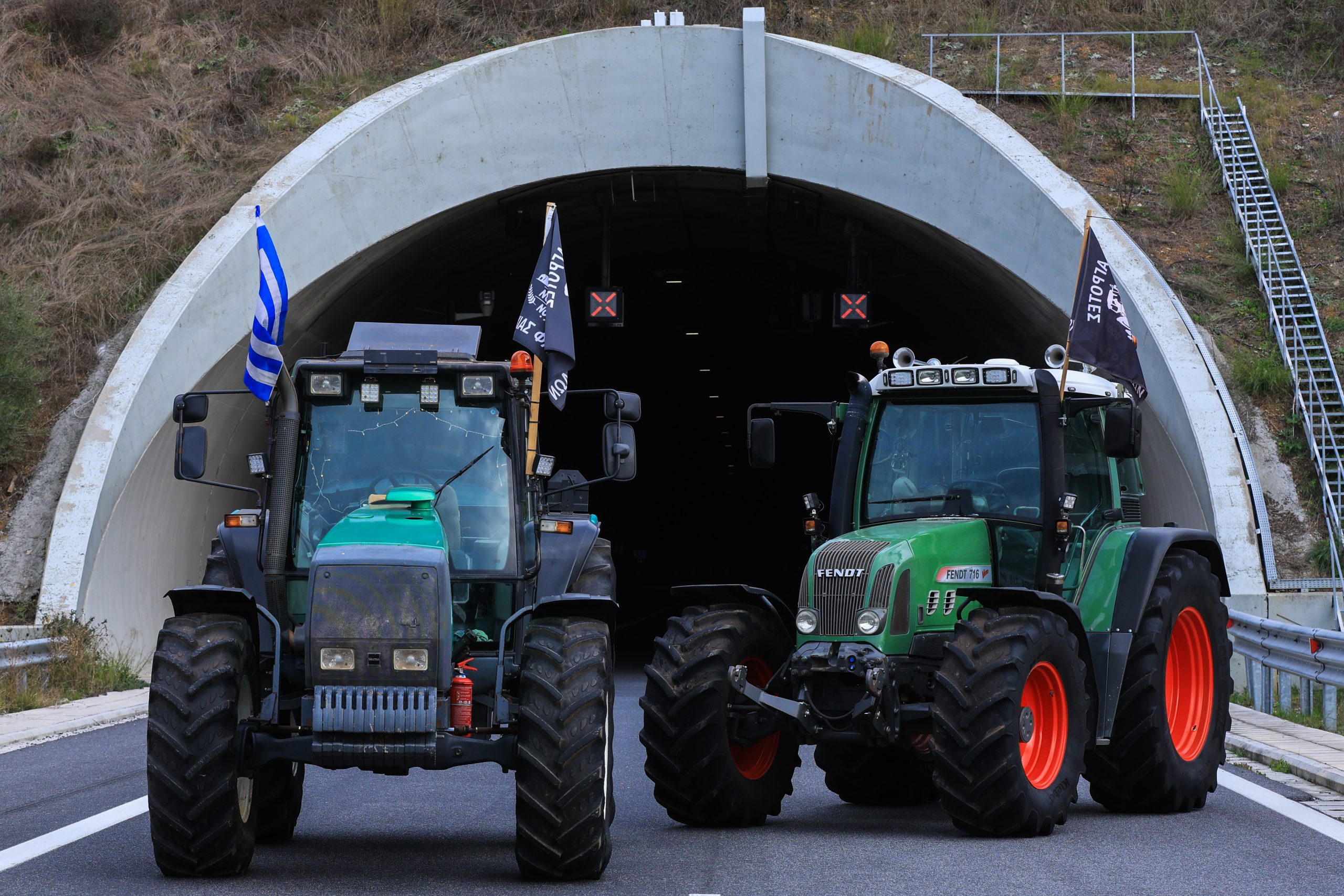 Αγροτικό: Έκτακτη σύσκεψη στο Μαξίμου για τα μπλόκα ενόψει γενικευμένων αποκλεισμών