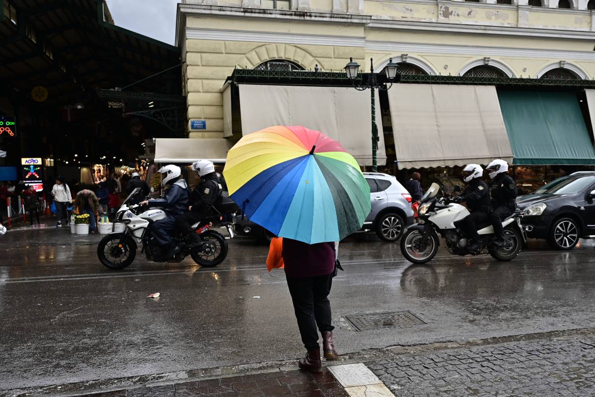 «Σκαμπανεβάσματα» του καιρού: Νοτιάδες και καταιγίδες έως την Τετάρτη, πτώση θερμοκρασίας από Πέμπτη