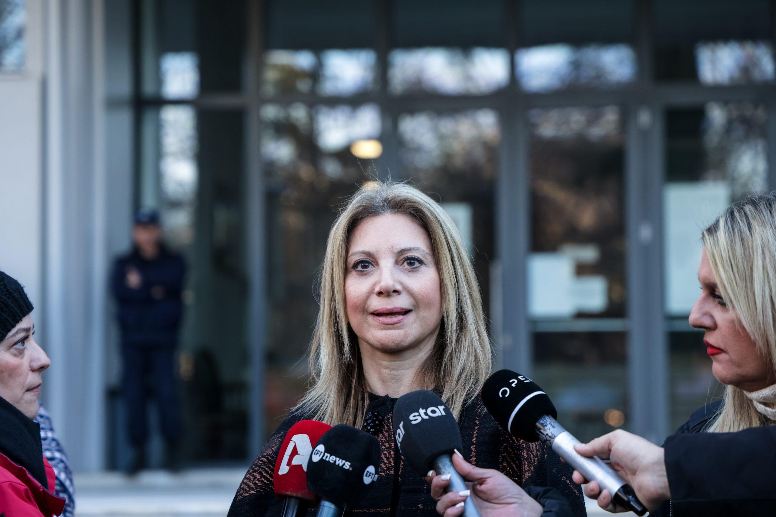 Πολιτική θύελλα μετά τις δηλώσεις Καρυστιανού για τις αμβλώσεις – Όλες οι αντιδράσεις