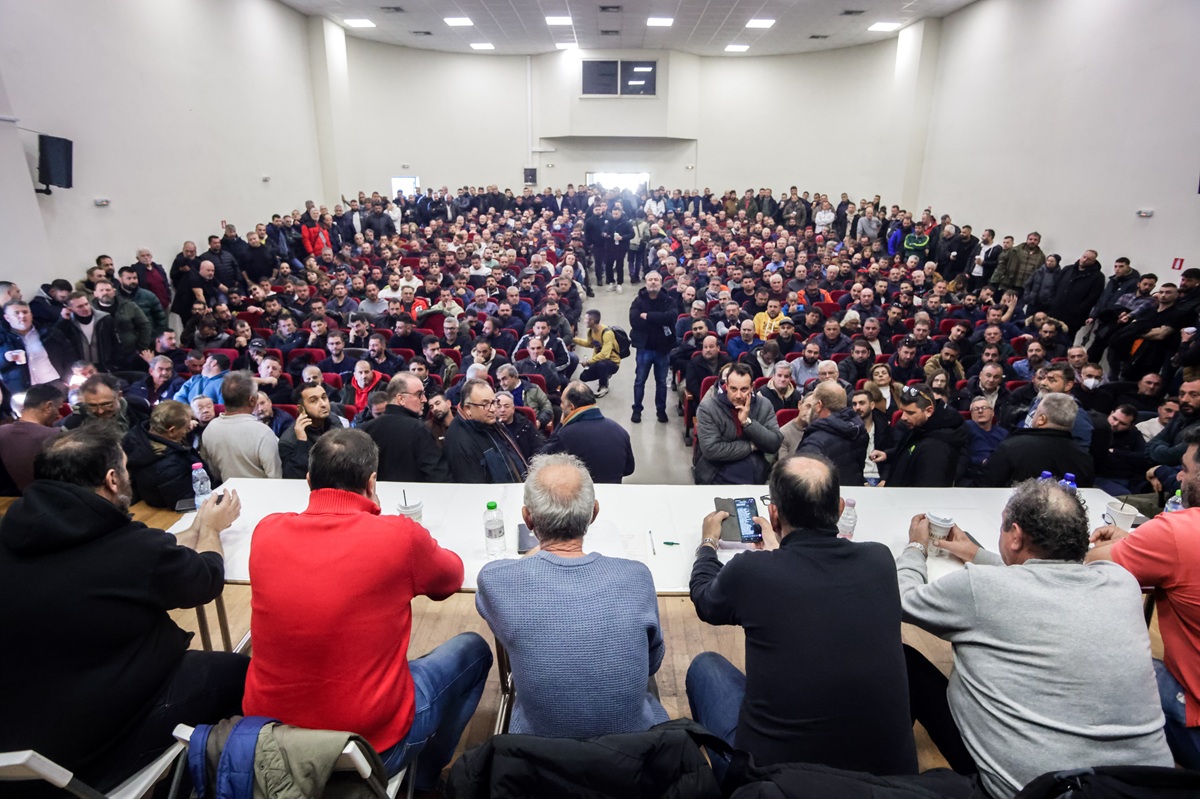 Αγρότες: Πάνε σε διάλογο με τον Μητσοτάκη, αλλά κρατούν τα μπλόκα