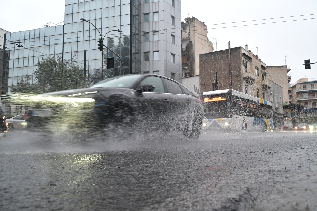 Σε επιφυλακή η Πολιτική Προστασία – Πού αναμένονται καταιγίδες σήμερα και αύριο