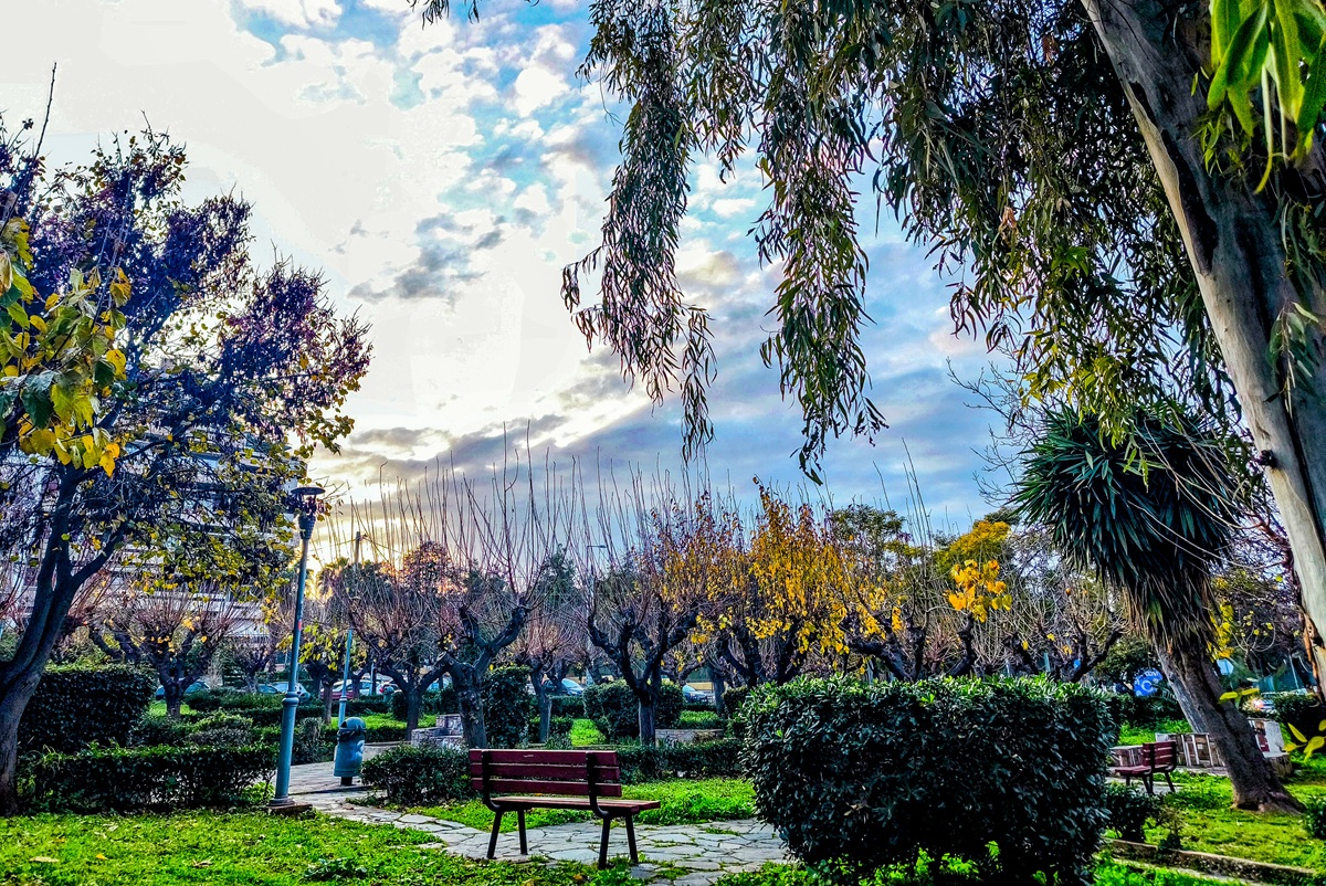 Καιρός: Βροχές και νοτιάδες το Σαββατοκύριακο – Άνοδος της θερμοκρασίας την Κυριακή