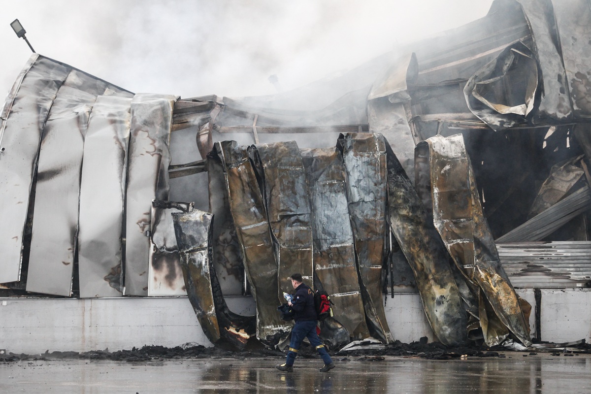 Βιολάντα: Τέσσερις γυναίκες νεκρές από την πυρκαγιά – Κόπηκε στη μέση το εργοστάσιο