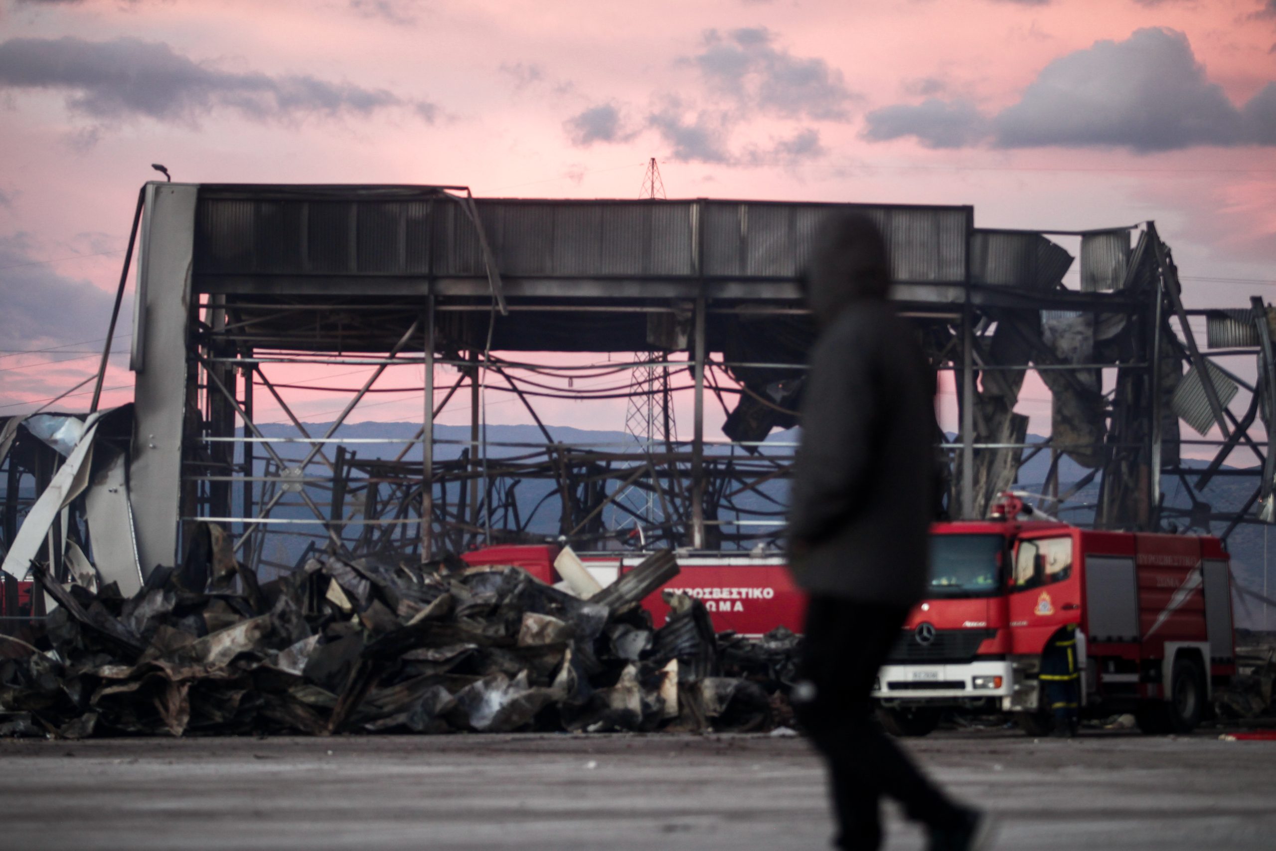Έκρηξη στη Βιολάντα: Τα κρίσιμα ερωτήματα και το εκτός σχεδίων πυρασφάλειας υπόγειο
