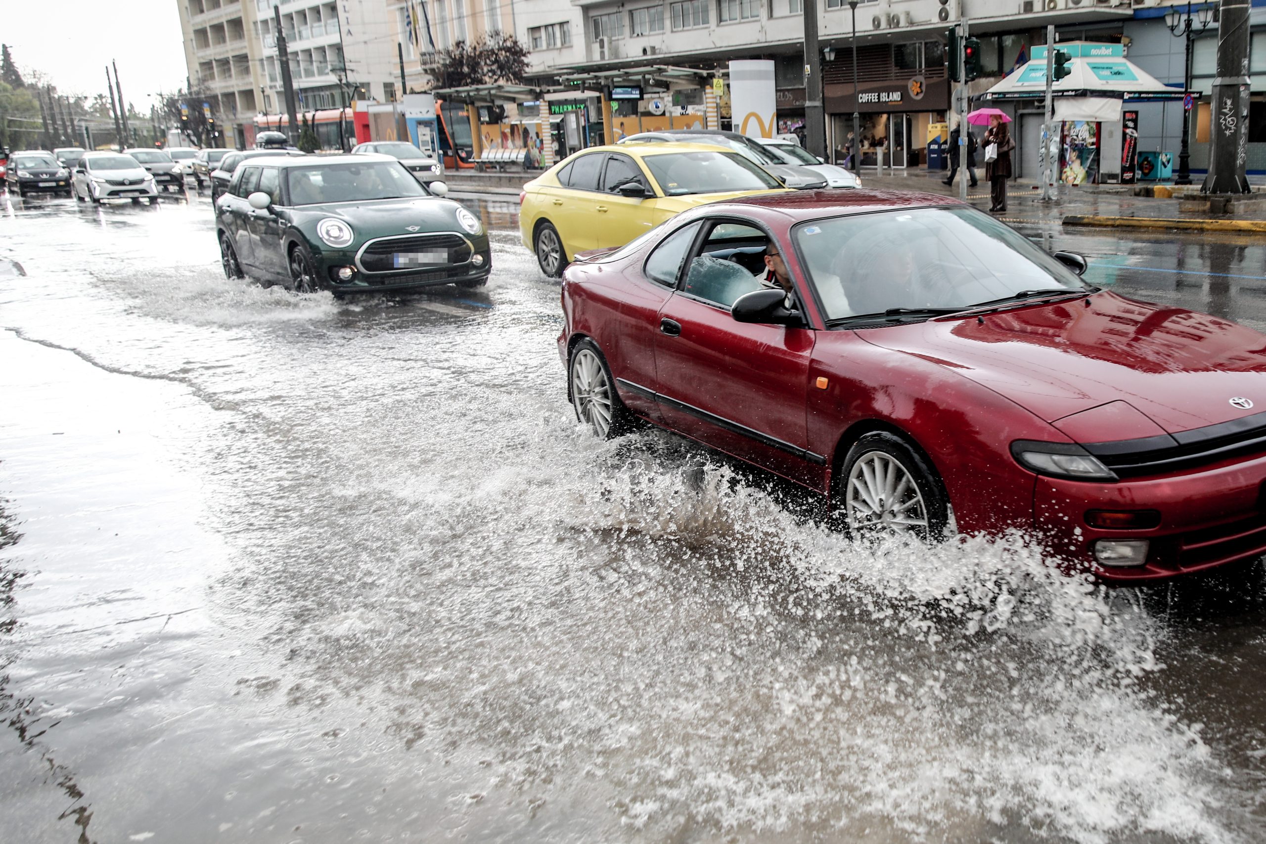 Προ των πυλών νέα επικίνδυνη κακοκαιρία: Ποιες περιοχές επηρεάζει, πόσο θα διαρκέσει