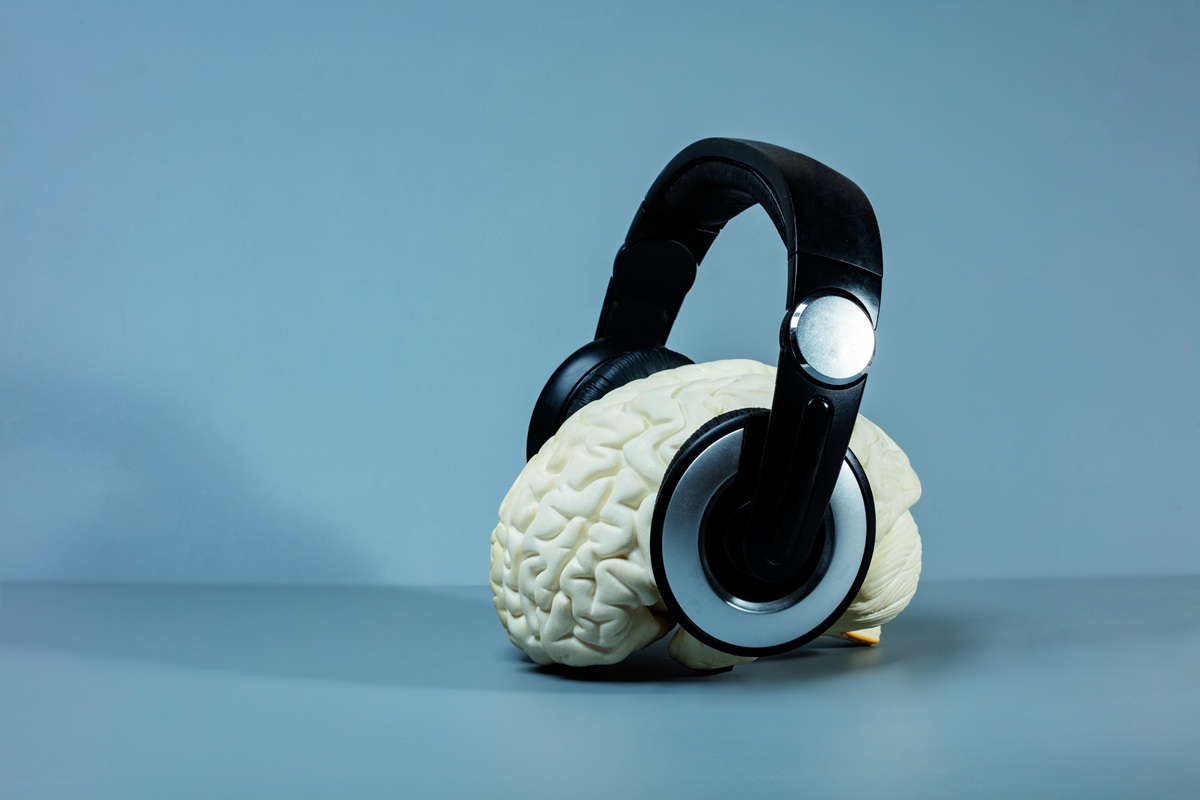Μπορεί ο ήχος να «καθαρίσει» τον εγκέφαλο από το Αλτσχάιμερ;