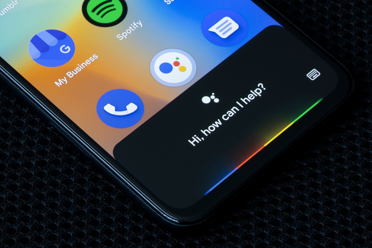 Μιλούσες στο σπίτι και κατέγραφε το κινητό; Η Google καταβάλει αποζημιώσεις σε εκατομμύρια χρήστες