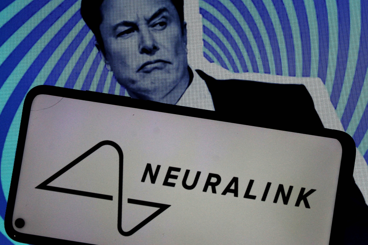 Έλον Μασκ και Neuralink: Το εμφύτευμα «Τηλεπάθεια» αλλάζει τα δεδομένα στην αναπηρία