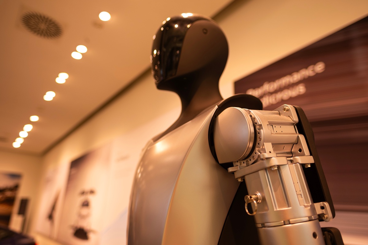 Έλον Μασκ: «Είμαστε προγραμματισμένοι να πεθαίνουμε» – Η «λύση» της μακροζωίας και τα ρομπότ-χειρουργοί