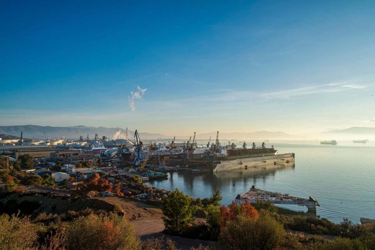 Bloomberg: Η αντιπαράθεση ΗΠΑ–Κίνας, στη μέση η Ελευσίνα και το σχέδιο που «απειλεί» τον Πειραιά