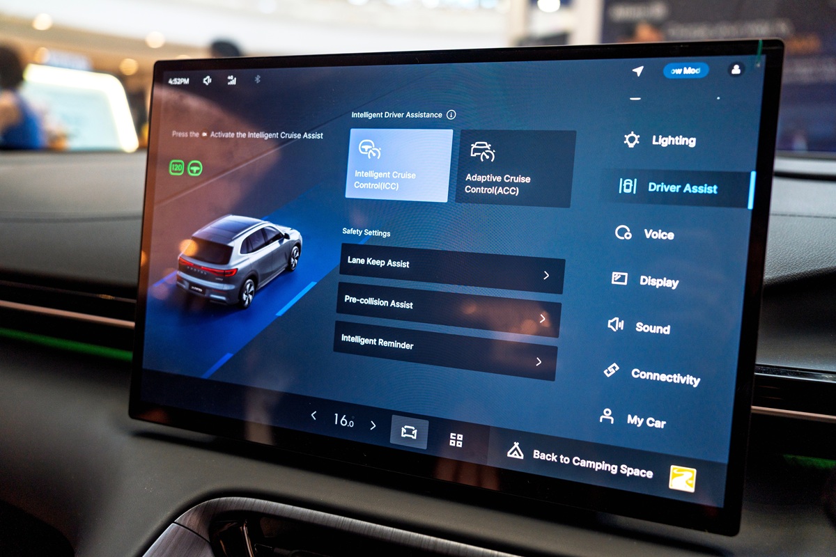 Lane Keeping Assist: Το σύστημα που τέθηκε υπό αμφισβήτηση μετά το δυστύχημα με οπαδούς του ΠΑΟΚ στη Ρουμανία