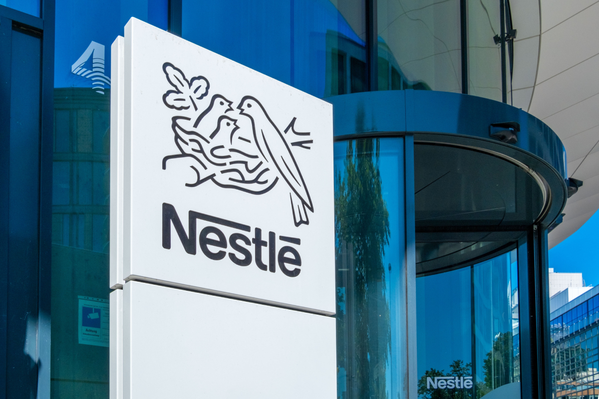 Γιατί ο CEO της Nestlé ρίχνει ευθύνες στον Τραμπ
